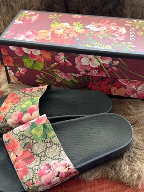Gucci Floral GG Canvas Slide Sandals - Black Footbed with Pink & Green Flowers